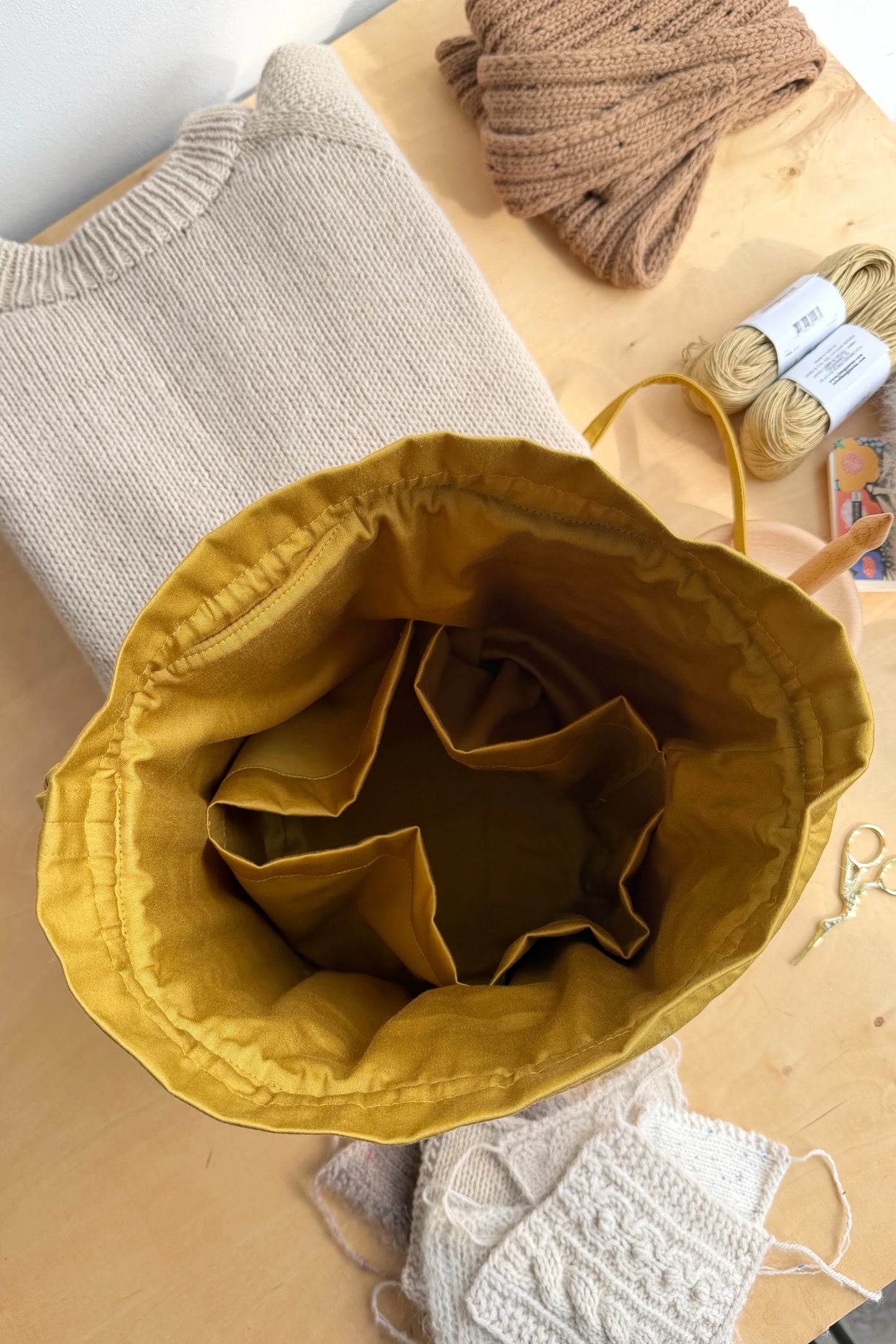 3.14 Honey Project Bag (Mezgėjos krepšys)