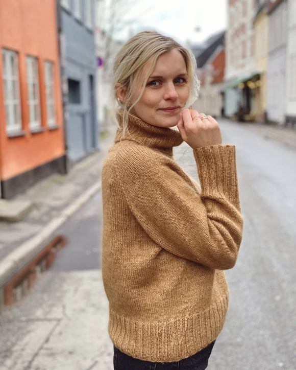 PetiteKnit Caramel Sweater - Schema